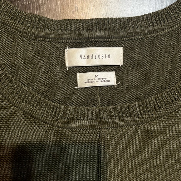 ⭐️2/$15 Van Heusen Long Sleeve - Picture 2 of 3
